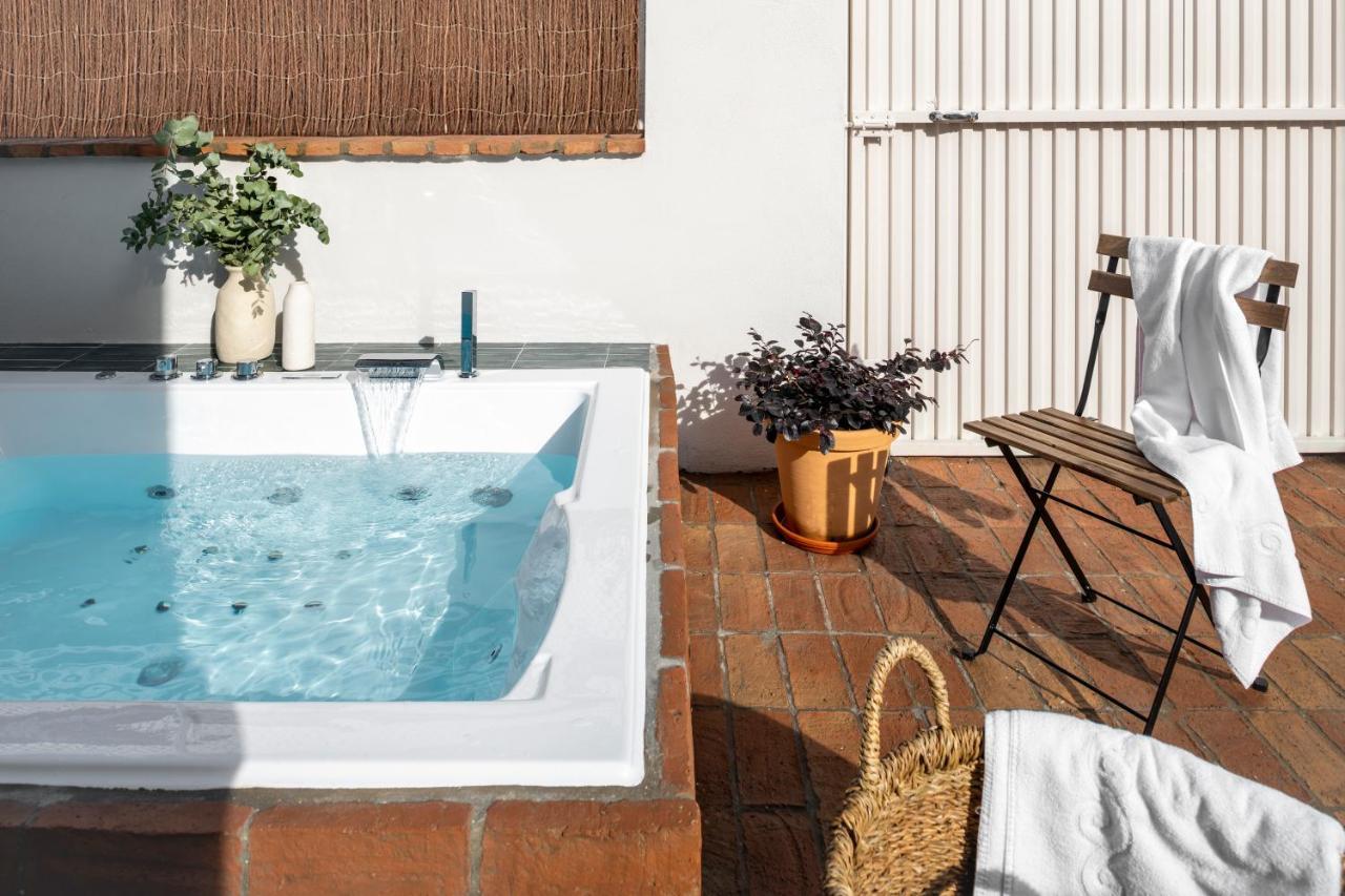 Magno Apartments Robles With Jacuzzi And Private Parking Sevilla Eksteriør billede